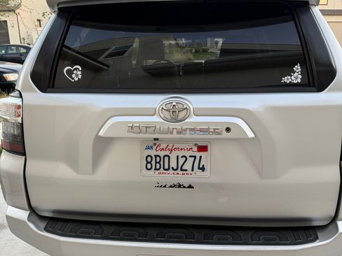 Used 2018 Toyota 4Runner SR5 Premium image 13