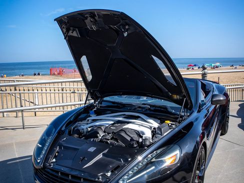 Used 2015 Aston Martin Vanquish Volante image 8