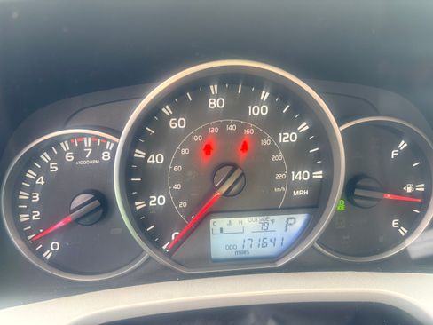 Used 2016 Toyota RAV4 LE image 16