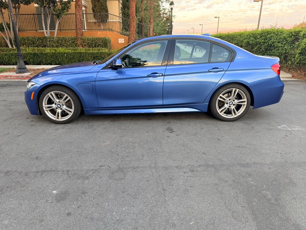 Used 2018 BMW 330e RWD image 2