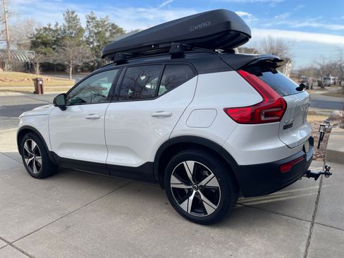 Used 2021 Volvo XC40 P8 Recharge w/ Advanced Package image 1