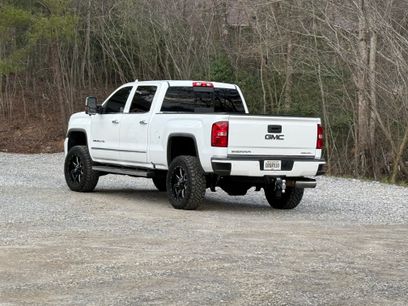 Used 2017 GMC Sierra 2500 Denali w/ Duramax Plus Package