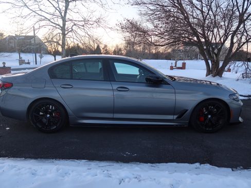 Used 2023 BMW M550i xDrive w/ Dynamic Handling Package image 4
