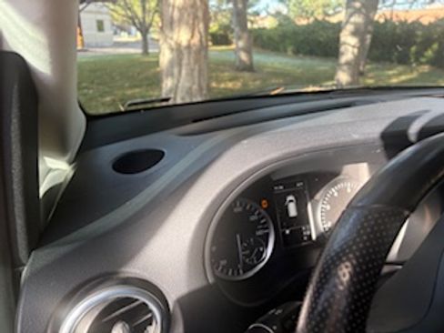 Used 2017 Mercedes-Benz Metris Passenger image 5