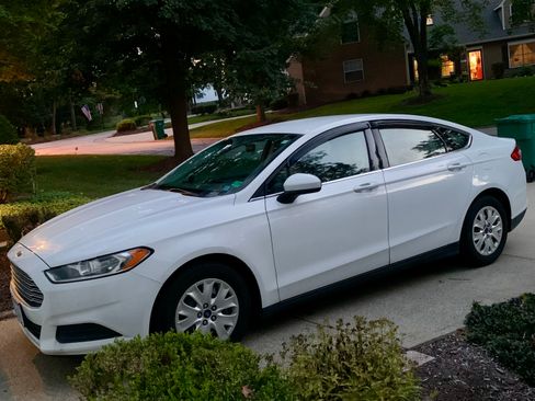 Used 2014 Ford Fusion S FWD image 9