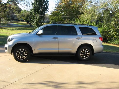 Used 2014 Toyota Sequoia SR5 image 1