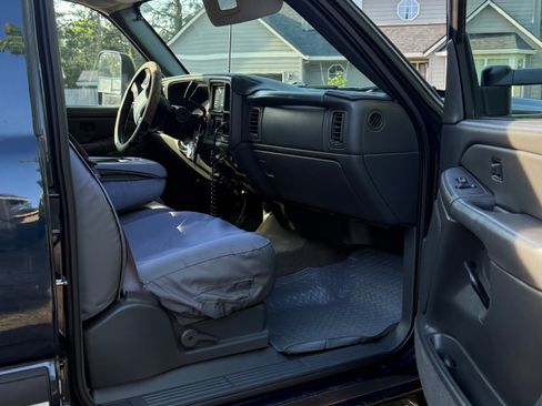 Used 2005 Chevrolet Silverado 2500 LS w/ Heavy-Duty Power Package AWD/4WD image 14
