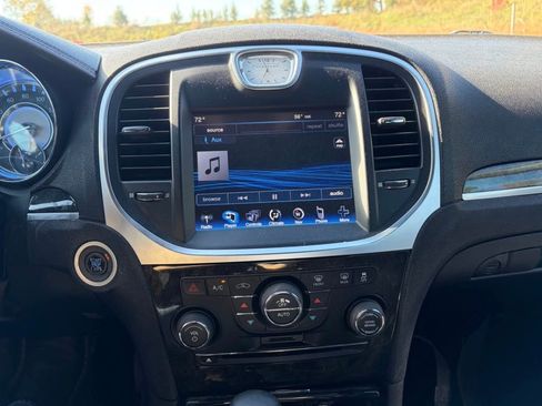 Used 2013 Chrysler 300 C image 9