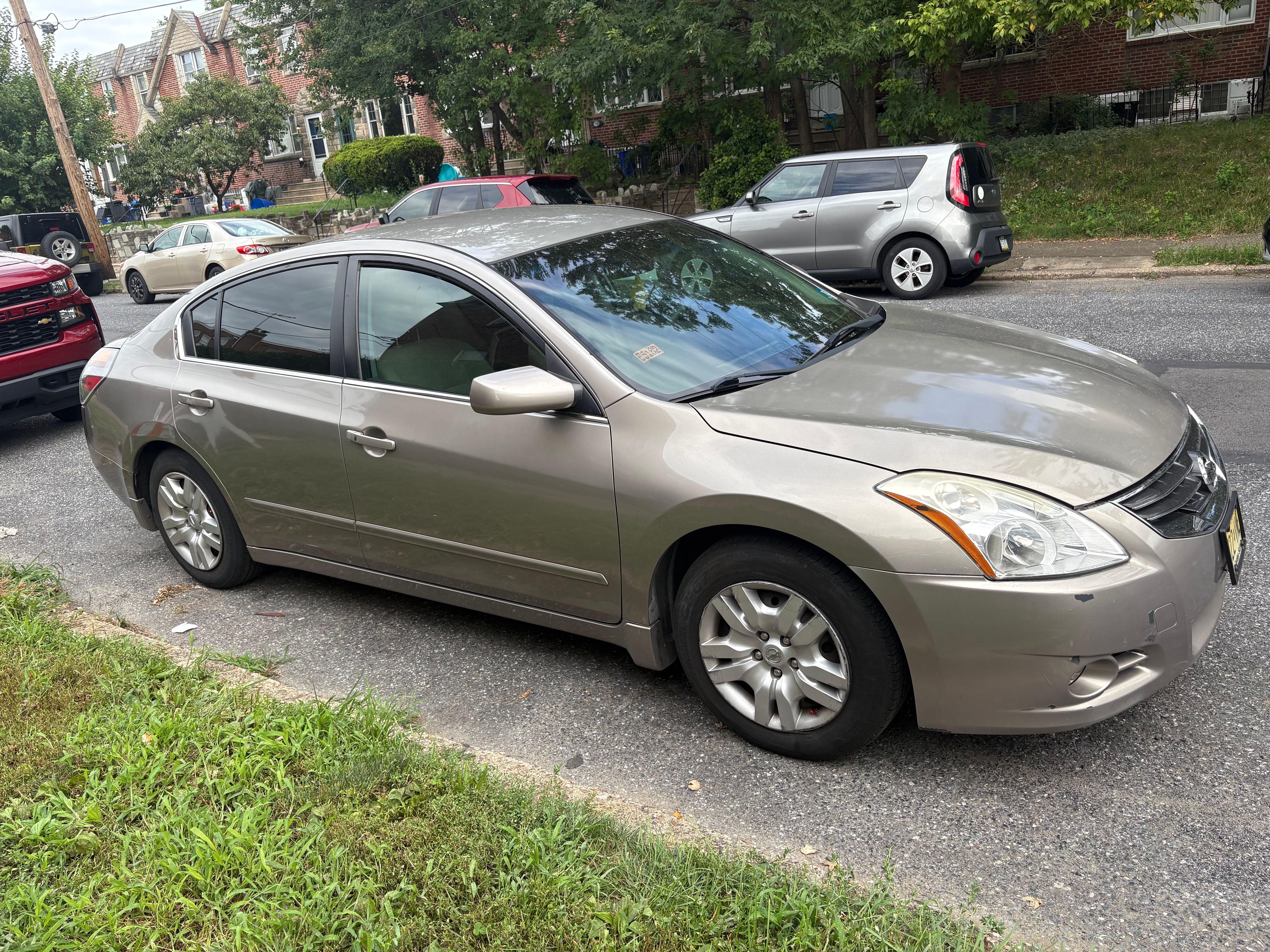 Used 2012 Nissan Altima 2.5 S FWD image 1
