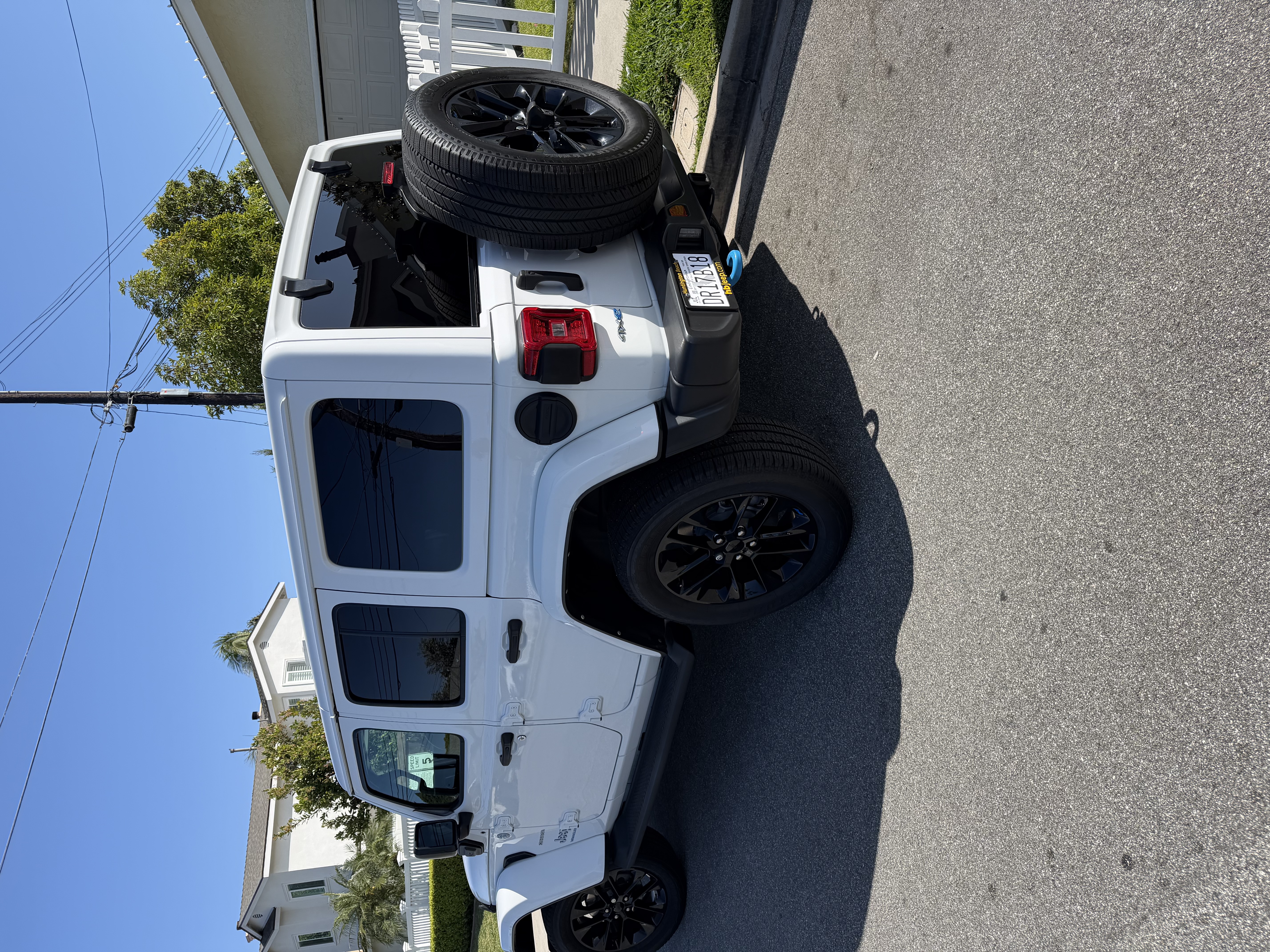 Used 2023 Jeep Wrangler Unlimited Sahara w/ Cold Weather Group AWD/4WD image 6
