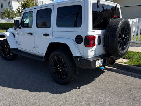 Used 2023 Jeep Wrangler Unlimited Sahara w/ Cold Weather Group AWD/4WD image 6
