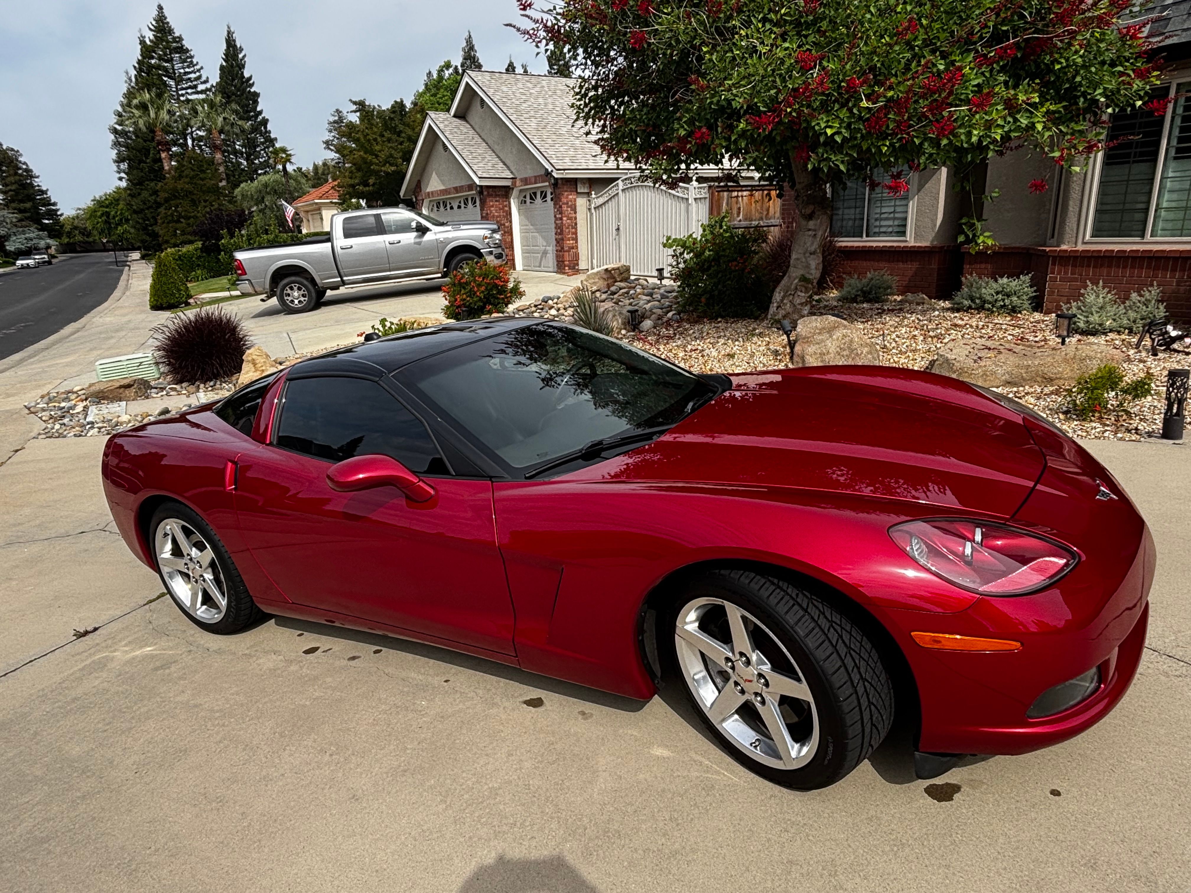 Used 2005 Chevrolet Corvette Coupe w/ Preferred Equipment Group RWD image 1