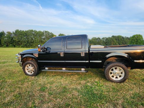 Used 2009 Ford F350 Lariat image 1