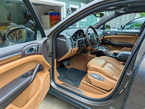 Used 2014 Porsche Cayenne S AWD/4WD image 9