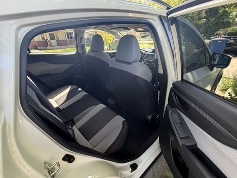 Used 2018 Subaru Crosstrek 2.0i Premium w/ Moonroof Package AWD/4WD image 9