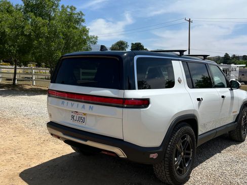 Used 2023 Rivian R1S Adventure image 2