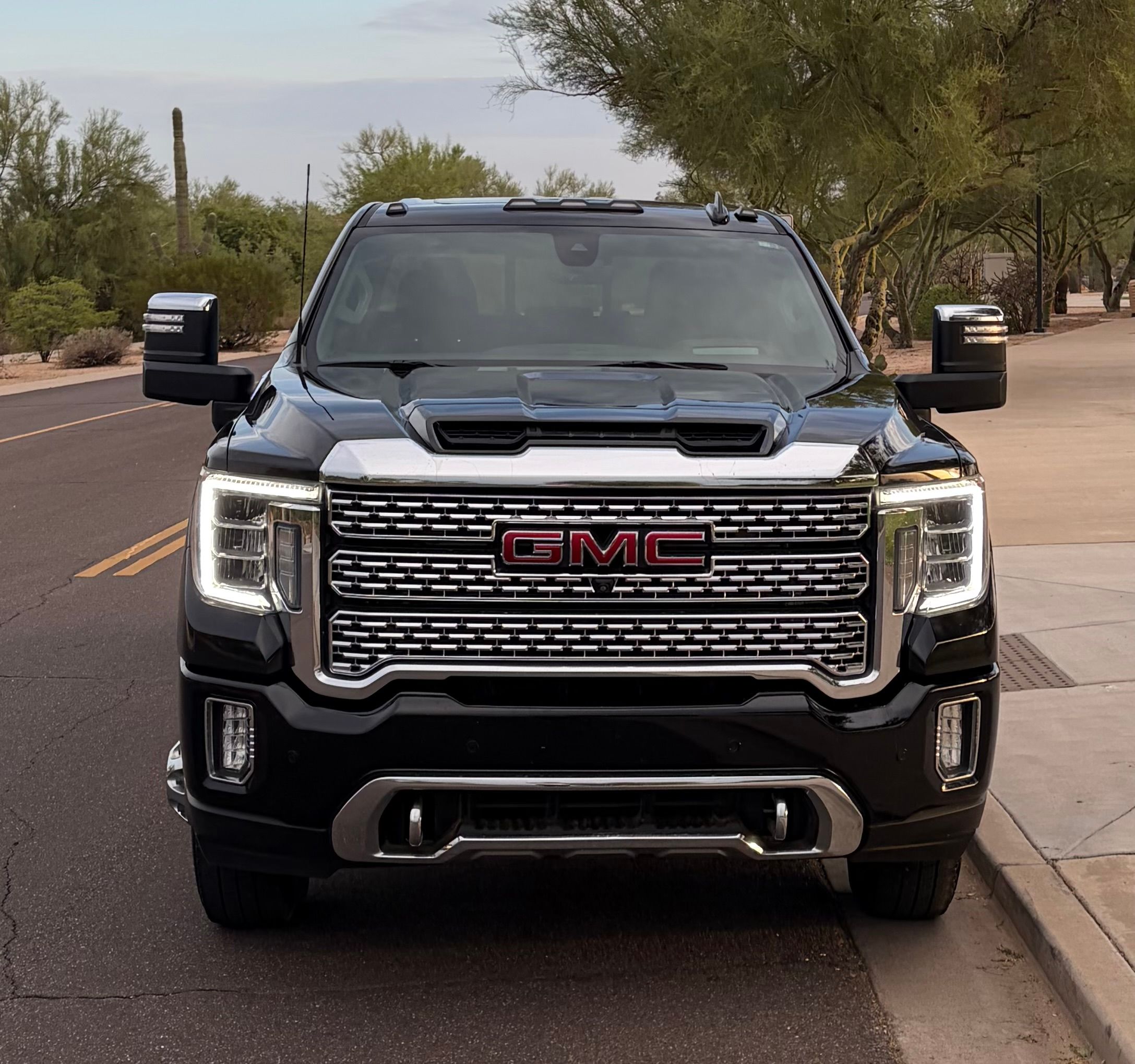 Used 2022 GMC Sierra 3500 Denali w/ Technology Package AWD/4WD image 6