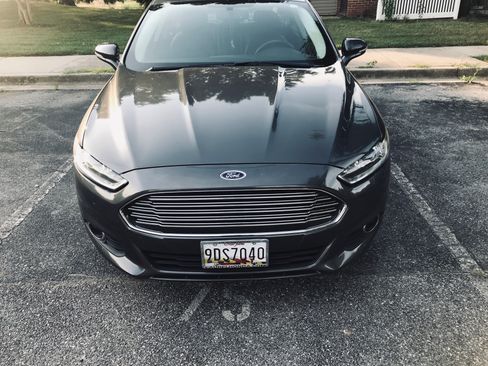 Used 2016 Ford Fusion SE w/ Equipment Group 202A image 1