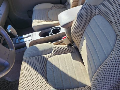 Used 2013 Nissan Frontier SV image 12