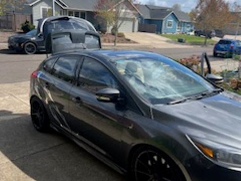 Used 2017 Ford Focus ST image 4