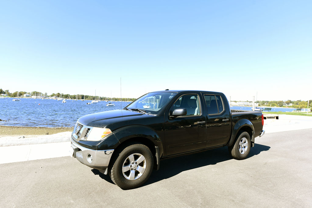 Used 2011 Nissan Frontier SV w/ SV Premium Utility Pkg AWD/4WD image 1