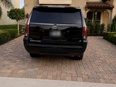 Used 2015 Cadillac Escalade ESV Premium AWD/4WD image 4