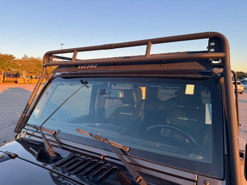 Used 2017 Jeep Wrangler Rubicon w/ Power Convenience Group image 11