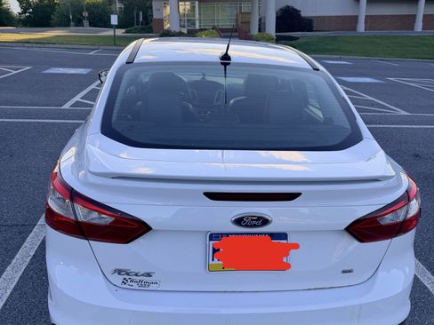 Used 2014 Ford Focus SE w/ Equipment Group 201A FWD image 4