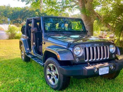 Used 2016 Jeep Wrangler Unlimited Sahara AWD/4WD image 9