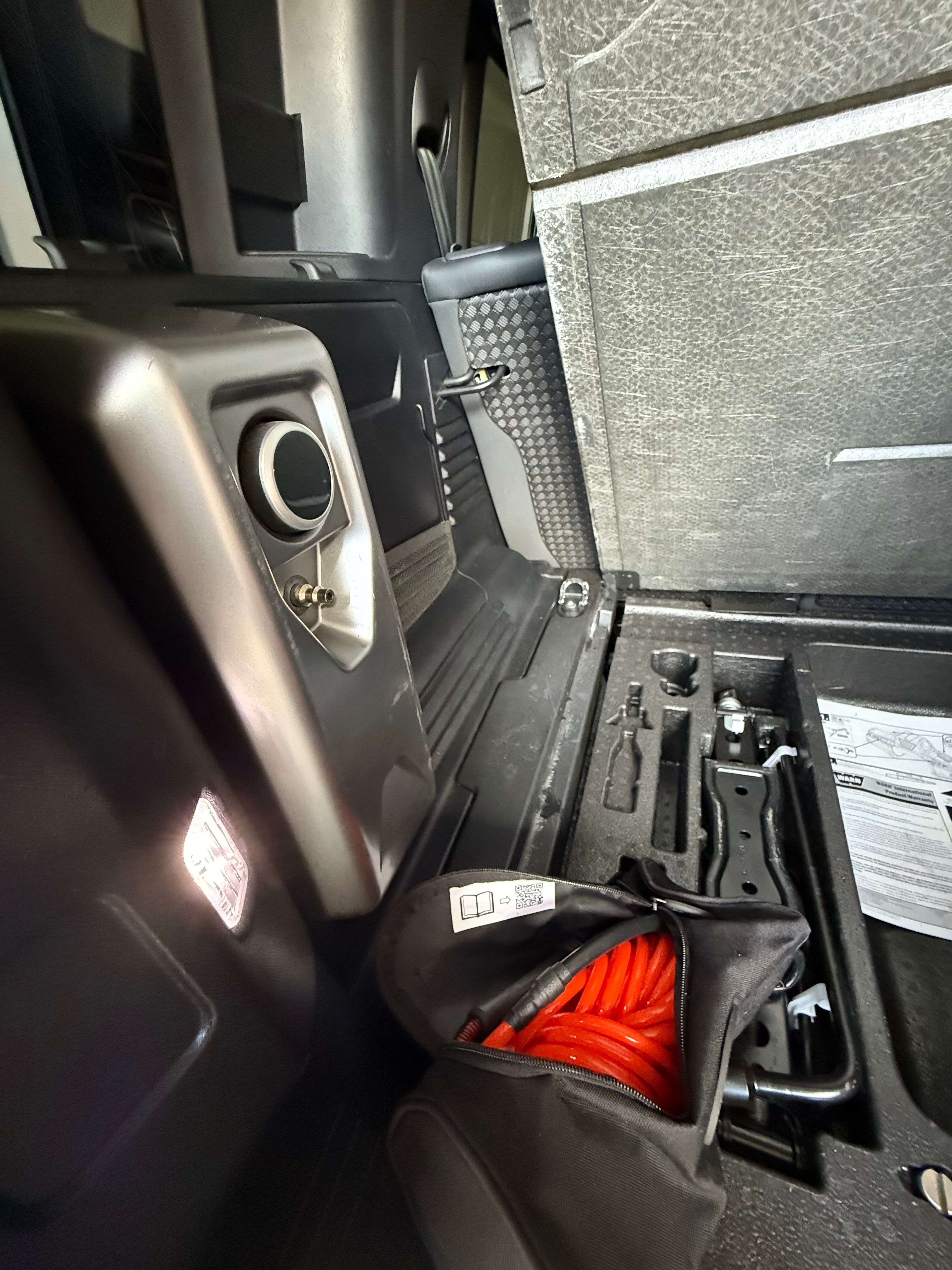 Used 2022 Land Rover Defender 110 SE AWD/4WD image 28