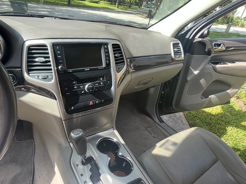 Used 2012 Jeep Grand Cherokee Laredo RWD image 12