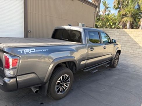 Used 2022 Toyota Tacoma TRD Sport w/ Technology Package image 8