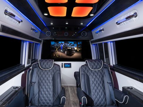 Used 2023 Mercedes-Benz Sprinter 3500 image 4