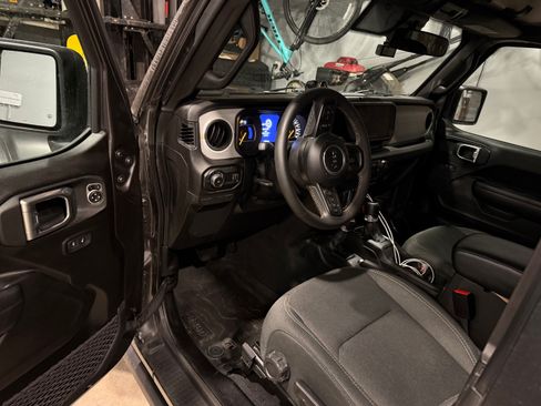 Used 2024 Jeep Wrangler Sport image 6