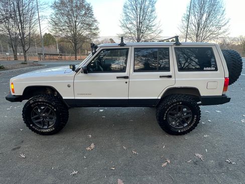 Used 1999 Jeep Cherokee SE image 17