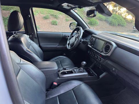 Used 2021 Toyota Tacoma TRD Off-Road w/ TRD Premium Off Road Package image 12