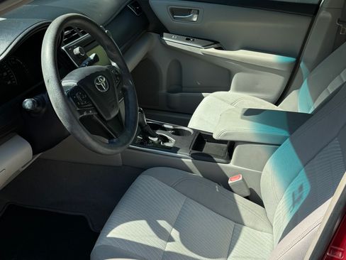 Used 2015 Toyota Camry LE image 9