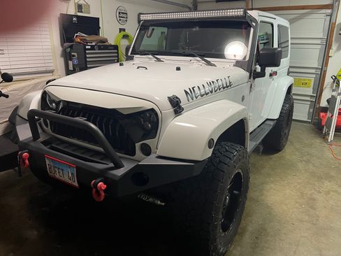 Used 2018 Jeep Wrangler Sahara w/ Connectivity Group image 13