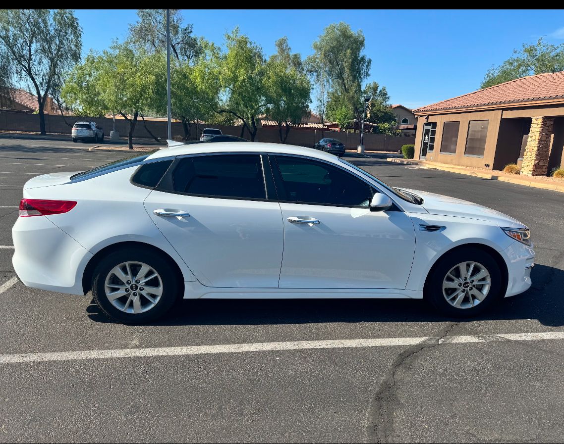 Used 2017 Kia Optima LX FWD image 4