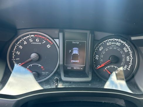 Used 2021 Toyota Tacoma SR w/ SR Convenience Package RWD image 4