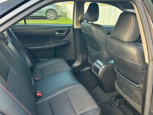 Used 2017 Toyota Camry SE image 8