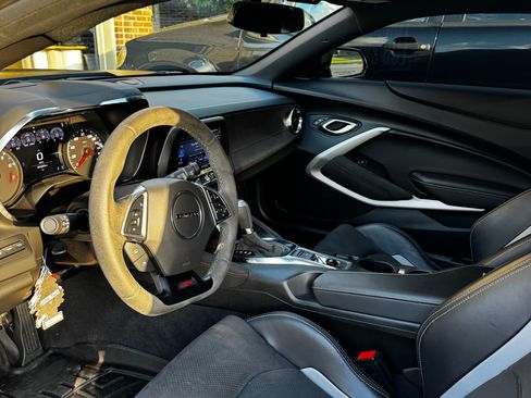 Used 2021 Chevrolet Camaro SS RWD image 9