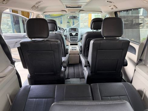 Used 2013 Chrysler Town & Country Touring FWD image 12