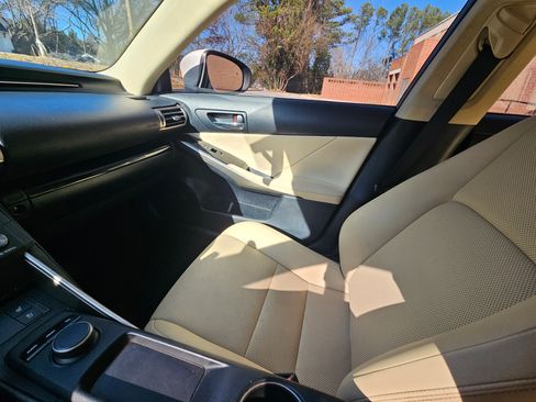 Used 2016 Lexus IS 300 AWD image 12