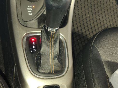Used 2019 Jeep Compass Latitude w/ Popular Equipment Group AWD/4WD image 6