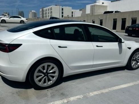 Used 2023 Tesla Model 3 Standard Range image 4