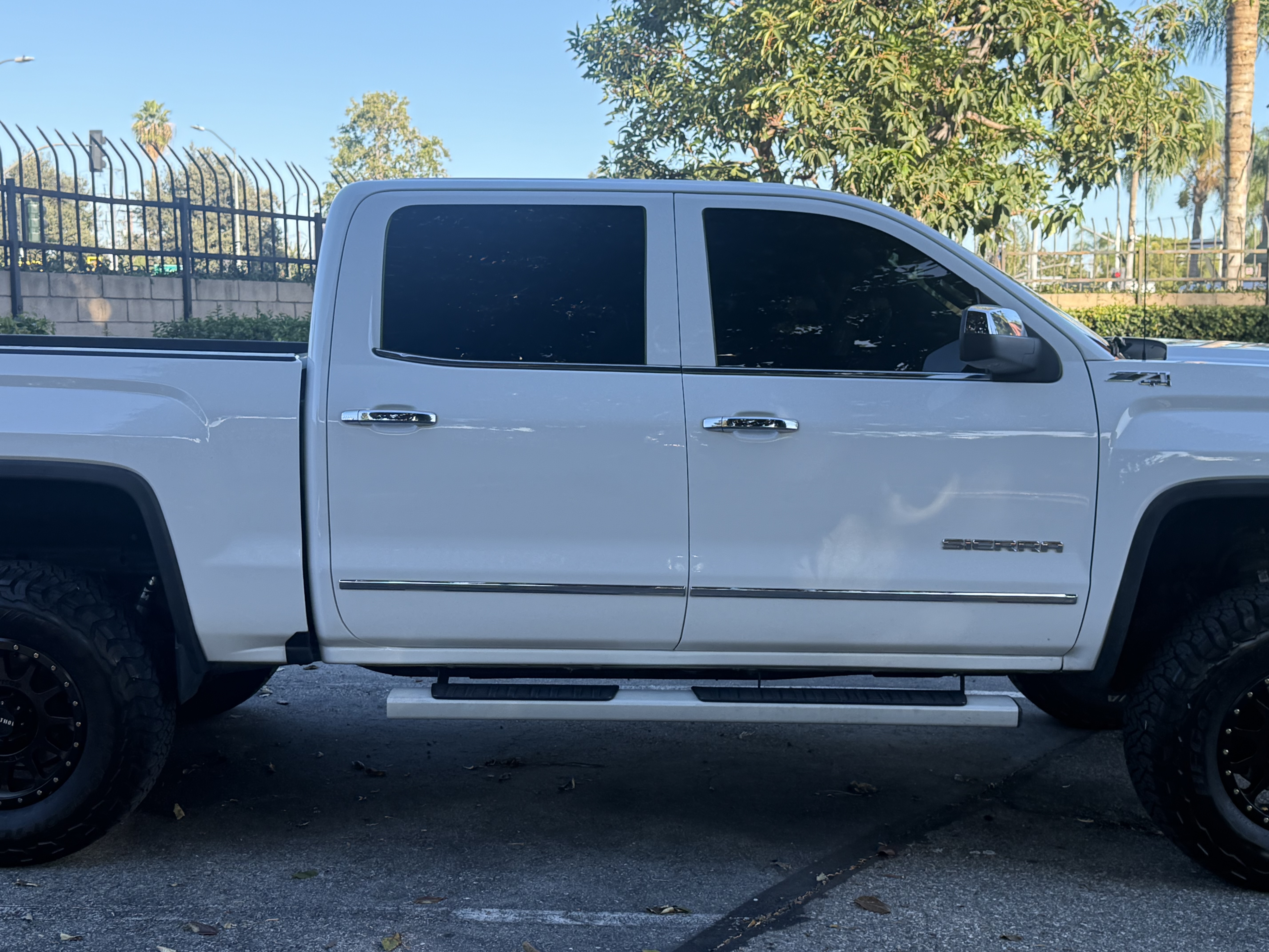 Used 2018 GMC Sierra 1500 SLT AWD/4WD image 4