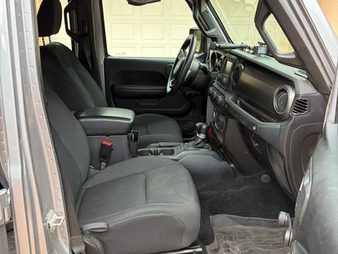 Used 2018 Jeep Wrangler Unlimited Sport AWD/4WD image 5
