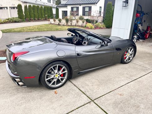 Used 2014 Ferrari California image 13
