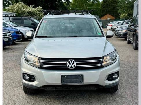 Used 2012 Volkswagen Tiguan SE image 12